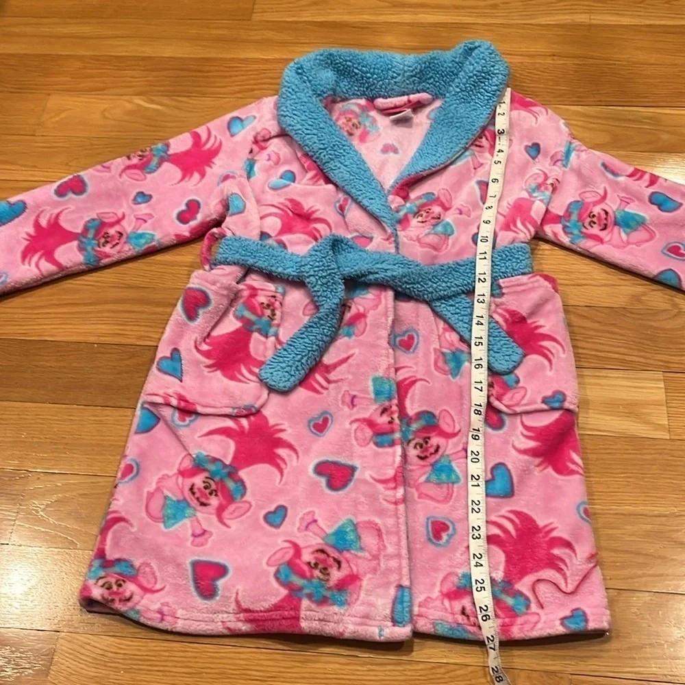 Dream works trolls girls bath robe size 10.
